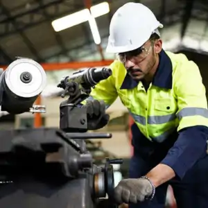 NR - 12 SEGURANÇA NO TRABALHO EM MÁQUINAS E EQUIPAMENTOS